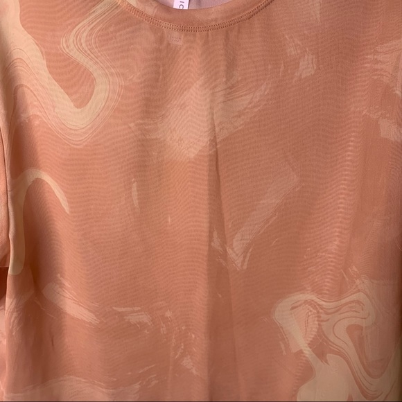 FABLETICS Nayeli Mesh Crop Short Sleeve Marble Pattern Workout Top - Picture 7 of 12